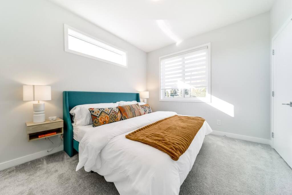 Modern Nordic Escape, 3Br Near Wem & Dt, Aircon & Fireplace, Wifi, Sleeps 6! Edmonton Exterior photo