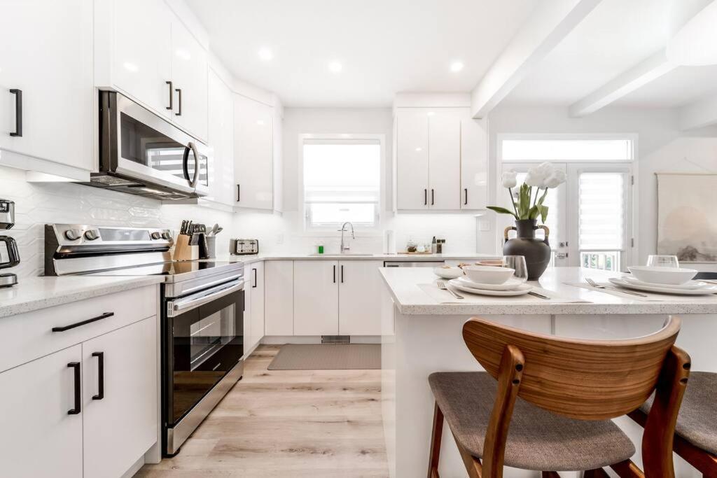 Modern Nordic Escape, 3Br Near Wem & Dt, Aircon & Fireplace, Wifi, Sleeps 6! Edmonton Exterior photo