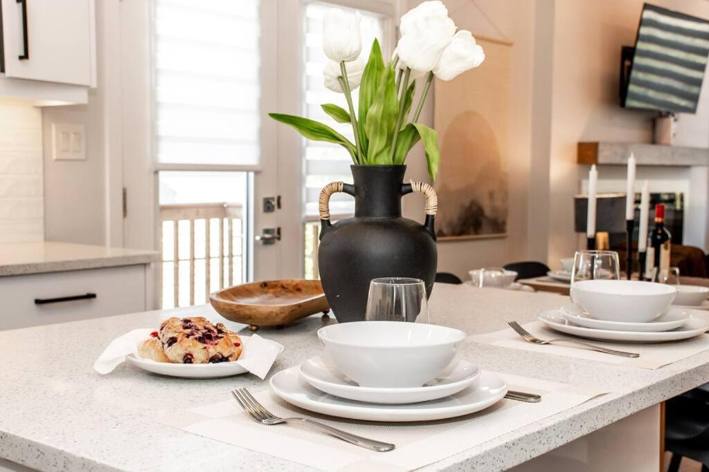 Modern Nordic Escape, 3Br Near Wem & Dt, Aircon & Fireplace, Wifi, Sleeps 6! Edmonton Exterior photo