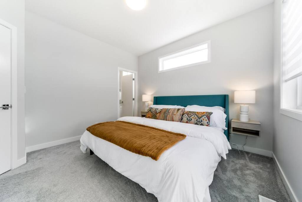 Modern Nordic Escape, 3Br Near Wem & Dt, Aircon & Fireplace, Wifi, Sleeps 6! Edmonton Exterior photo
